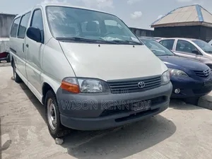 Toyota HiAce 2003 White