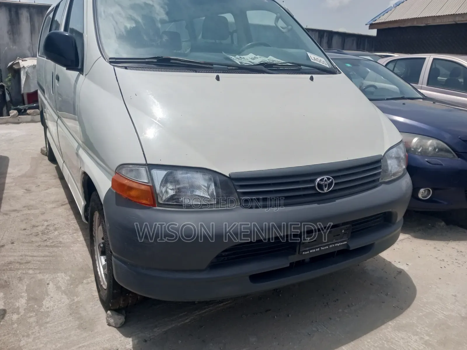 Toyota HiAce 2003 White
