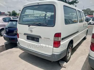 Toyota HiAce 2003 White