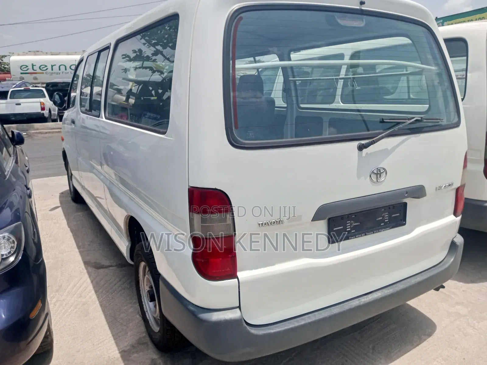 Toyota HiAce 2003 White