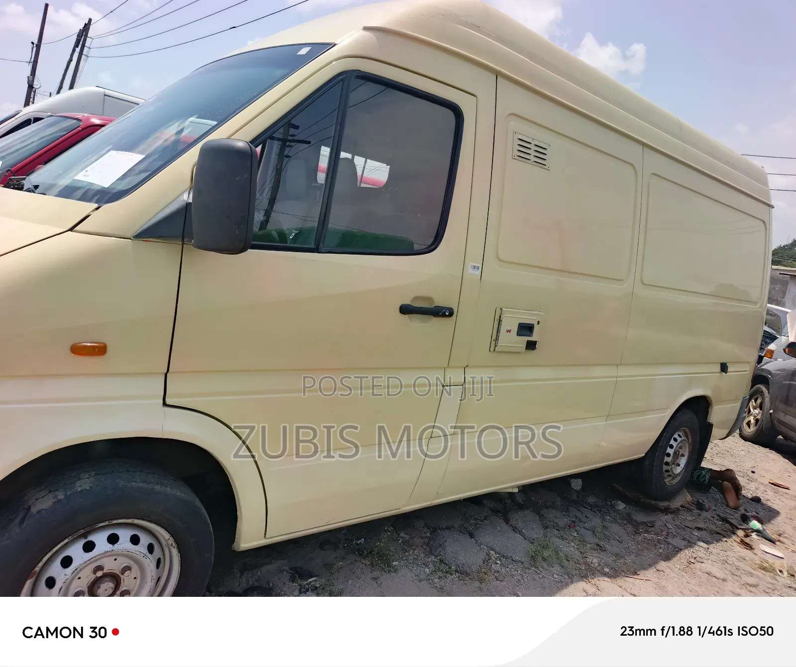 Mercedes-Benz Sprinter 2000 Yellow