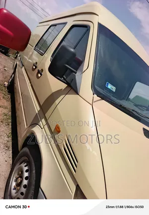 Mercedes-Benz Sprinter 2000 Yellow