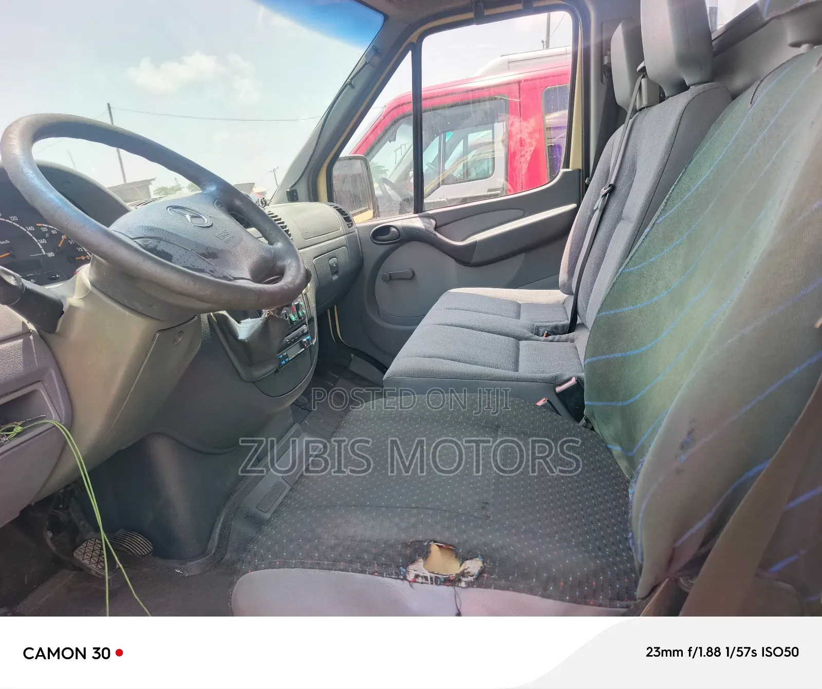 Mercedes-Benz Sprinter 2000 Yellow