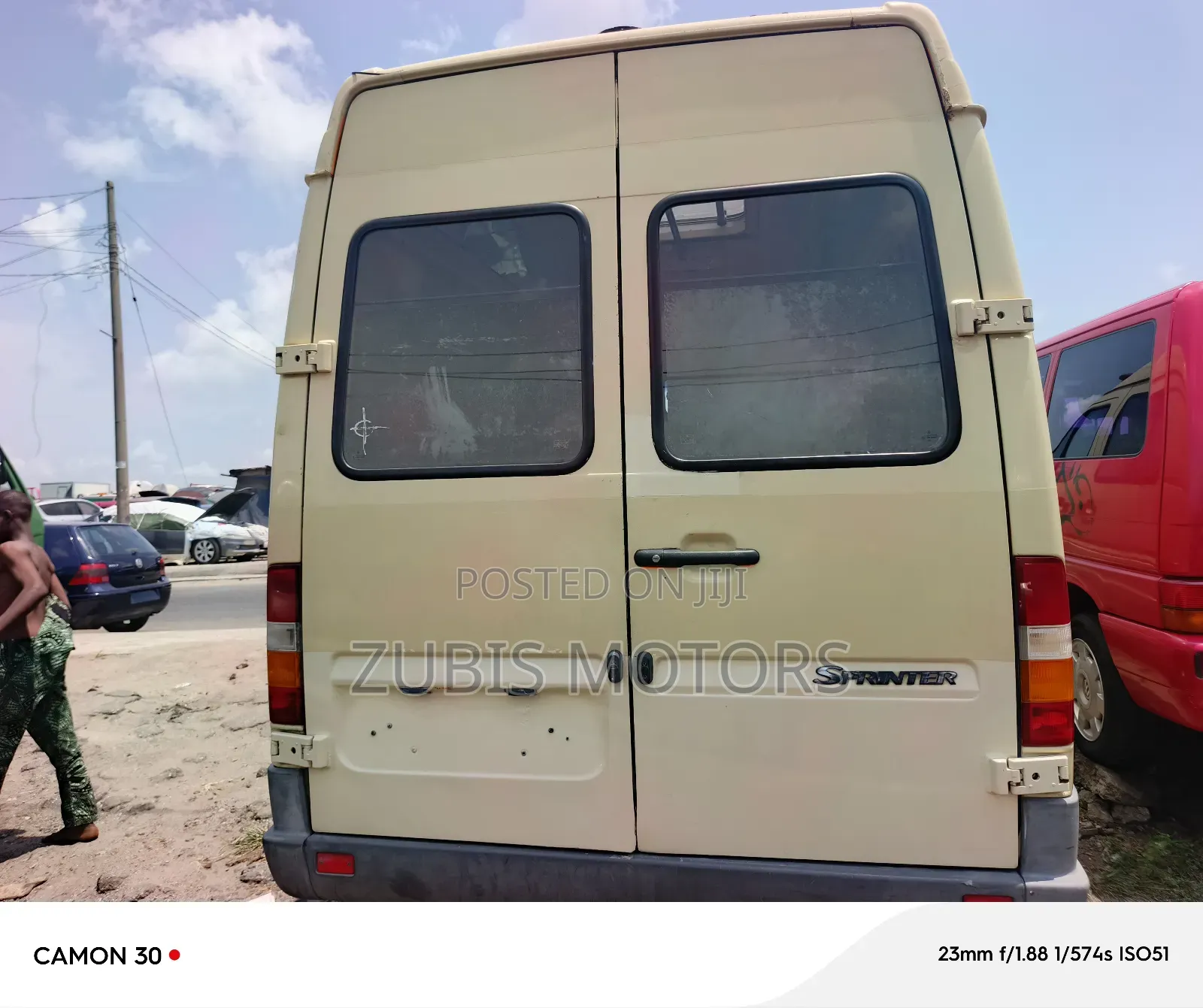 Mercedes-Benz Sprinter 2000 Yellow