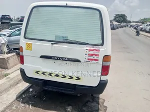 Toyota Grand HiAce 2003 White