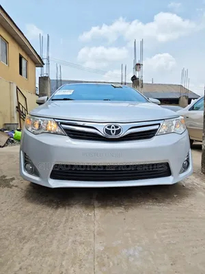 Toyota Camry XLE 4dr Sedan (2.5L 4cyl 6A) 2013 Silver