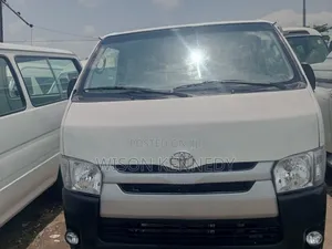 Toyota HiAce 2015 White