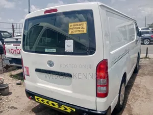 Toyota HiAce 2015 White