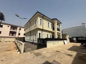 4bdrm Duplex in Gaduwa for sale