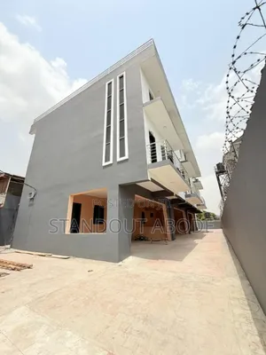 4bdrm Duplex in In A Secure Estate, Maryland for sale