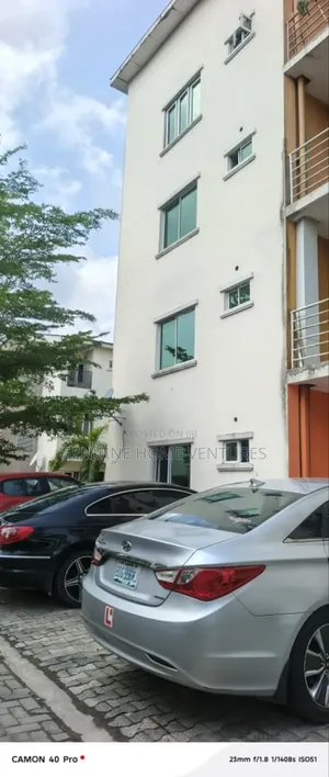 Mini Flat in Chevron for rent
