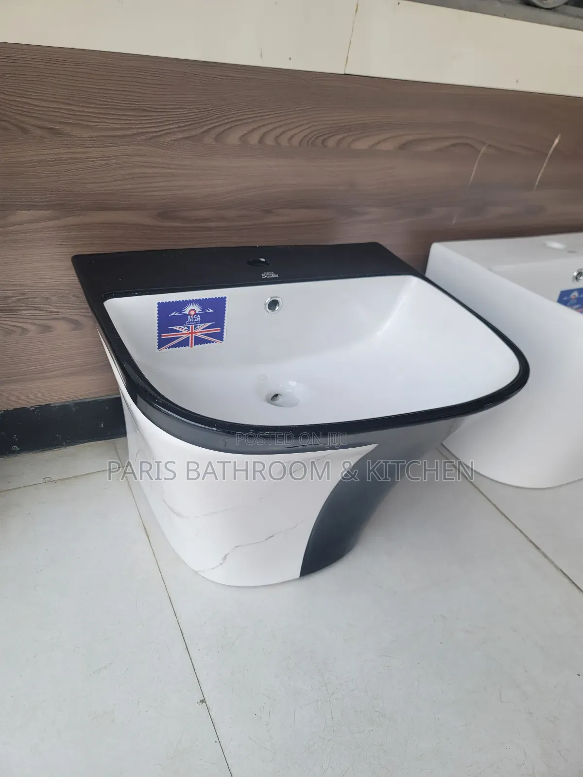 Ceramic Wall-Hung Wash Basin