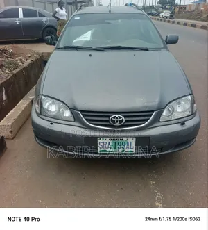 Toyota Avensis 2.0 D Verso 2002 Green