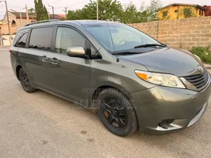 Toyota Sienna LE 7 Passenger 2011 Gray
