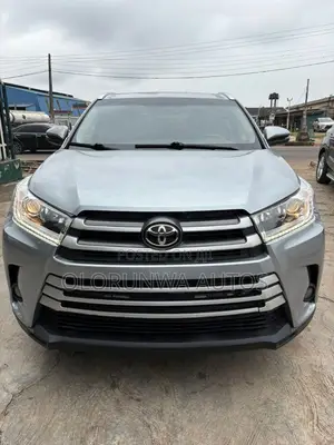 Toyota Highlander XLE V6 4x2 (3.5L 6cyl 6A) 2016 Silver
