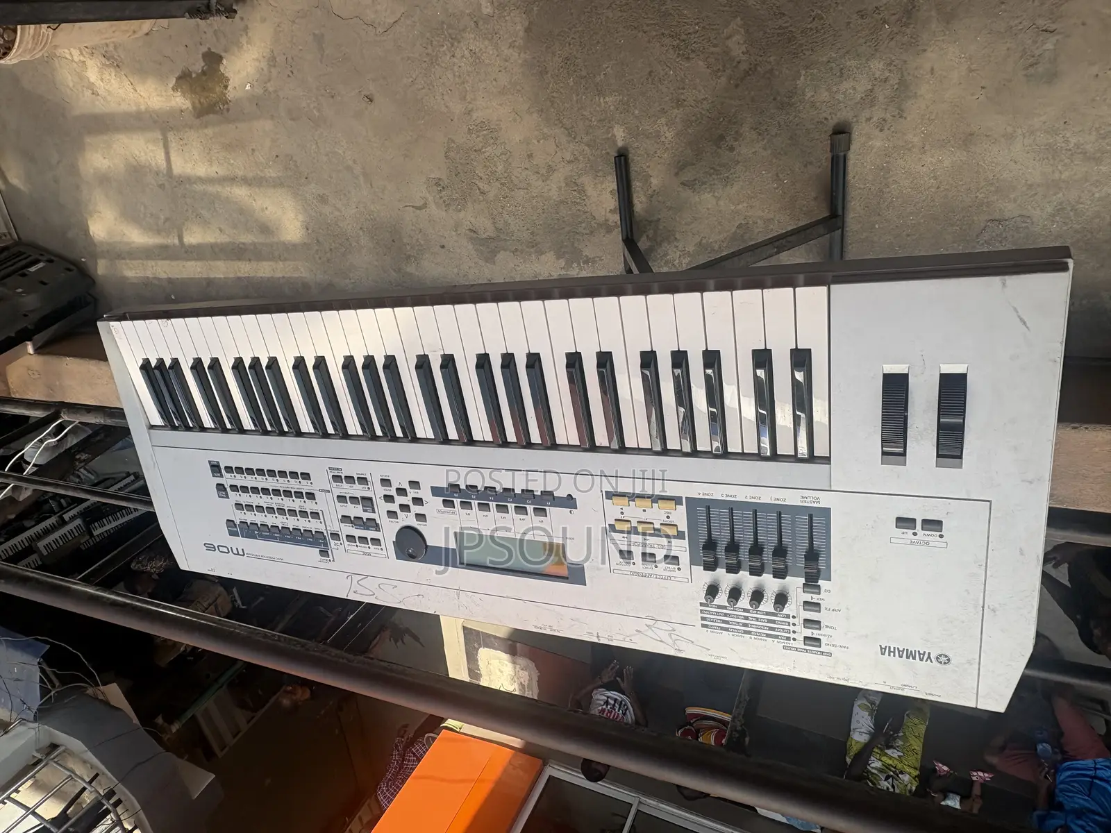 Yamaha Mo6