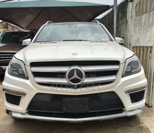 Mercedes-Benz GL-Class GL550 4MATIC 4dr SUV AWD (4.7L 8cyl Turbo 7A)