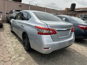 Nissan Sentra S 4dr Sedan (1.8L 4cyl 6M) 2014 Silver