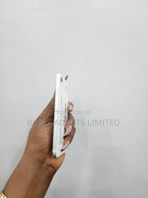 Apple iPhone SE 128 GB White