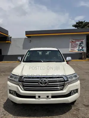 Toyota Land Cruiser 4.0 V6 GXR 2018 White