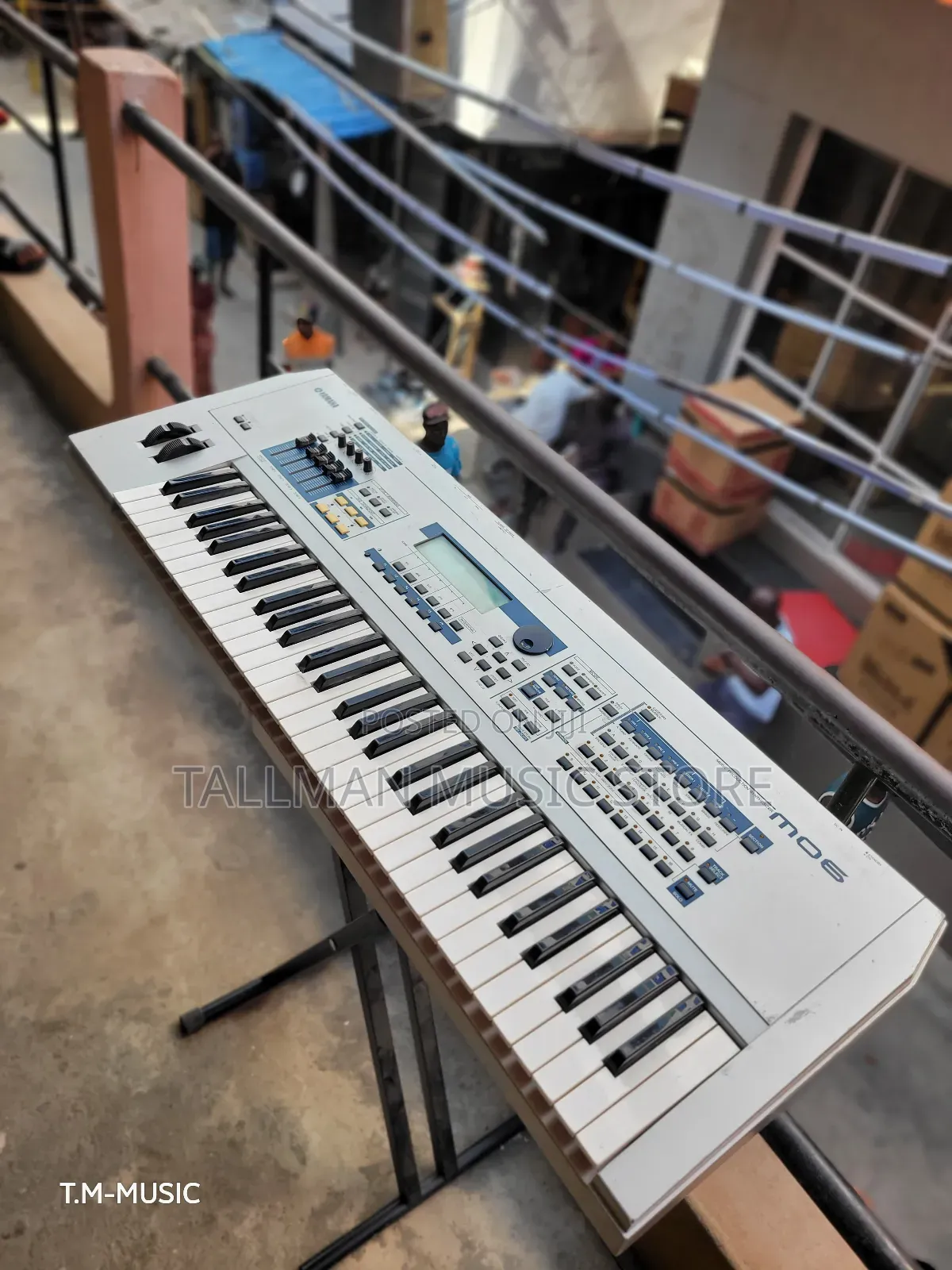 Yamaha Mo6
