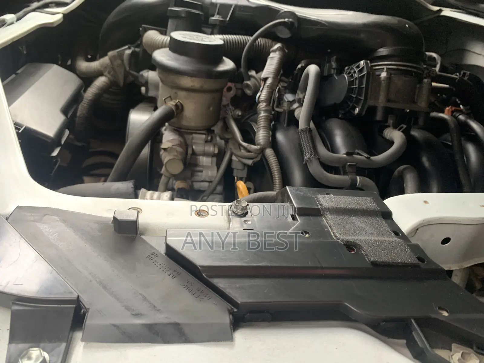 Toyota HiAce 2011 White