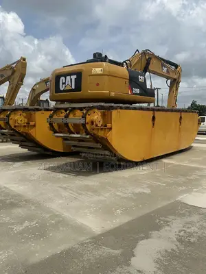 Swamp Buggy 320d2l With New Under Carriage 450m Naira