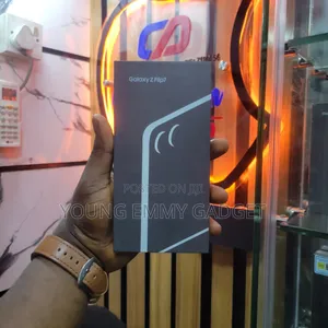 New Samsung Galaxy Z Flip7 256 GB Black