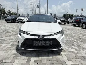 Toyota Corolla SE 2021 White