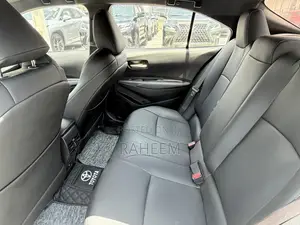 Toyota Corolla SE 2021 White