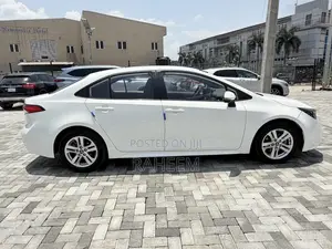 Toyota Corolla SE 2021 White