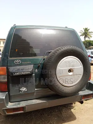 Toyota Land Cruiser HDJ 100 2000 Green