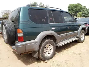 Toyota Land Cruiser HDJ 100 2000 Green