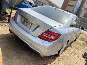 Mercedes-Benz C250 2013 Blue