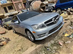 Mercedes-Benz C250 2013 Blue