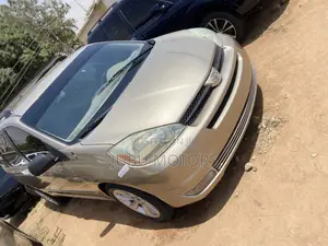 Toyota Sienna LE AWD (3.3L V6 5A) 2004 Gold