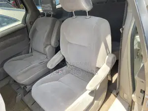 Toyota Sienna LE AWD (3.3L V6 5A) 2004 Gold