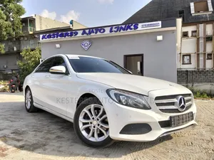 Mercedes-Benz C300 Luxury Sedan RWD (2.0L 4cyl 7A) 2017 White