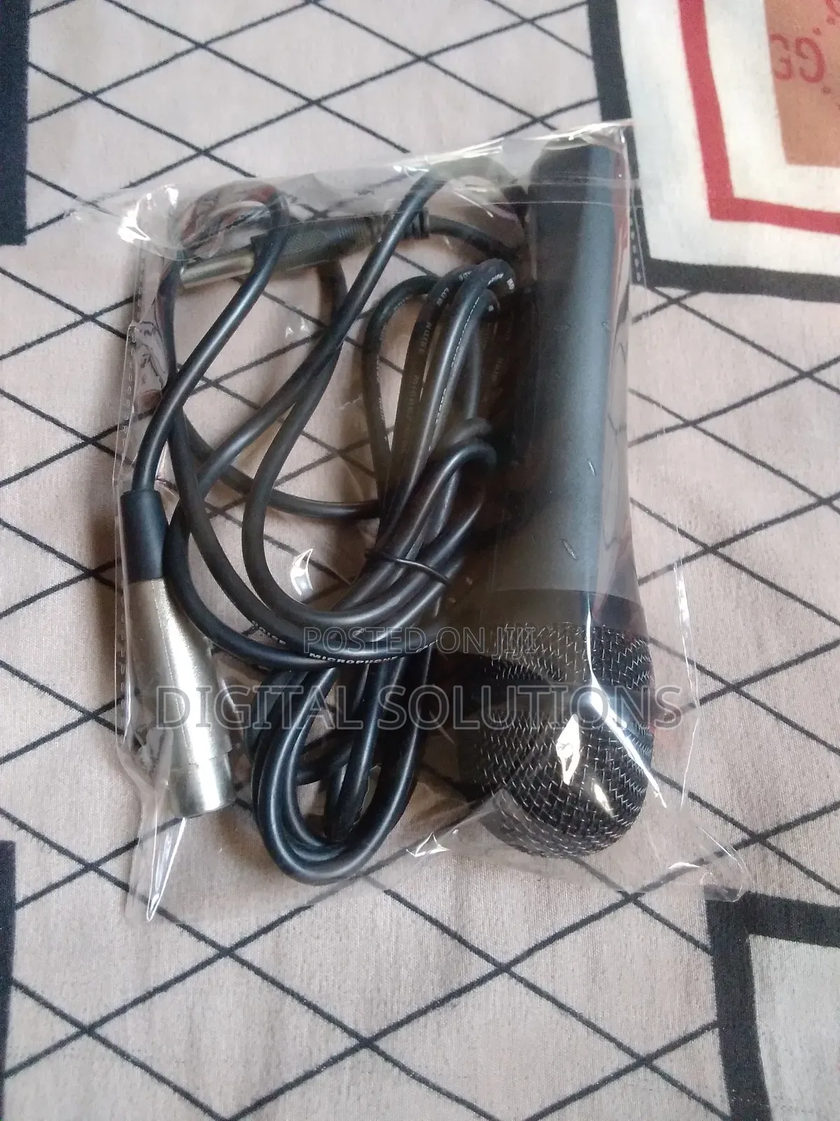 Best Quality Wired Microphone (Classic Audio Output).