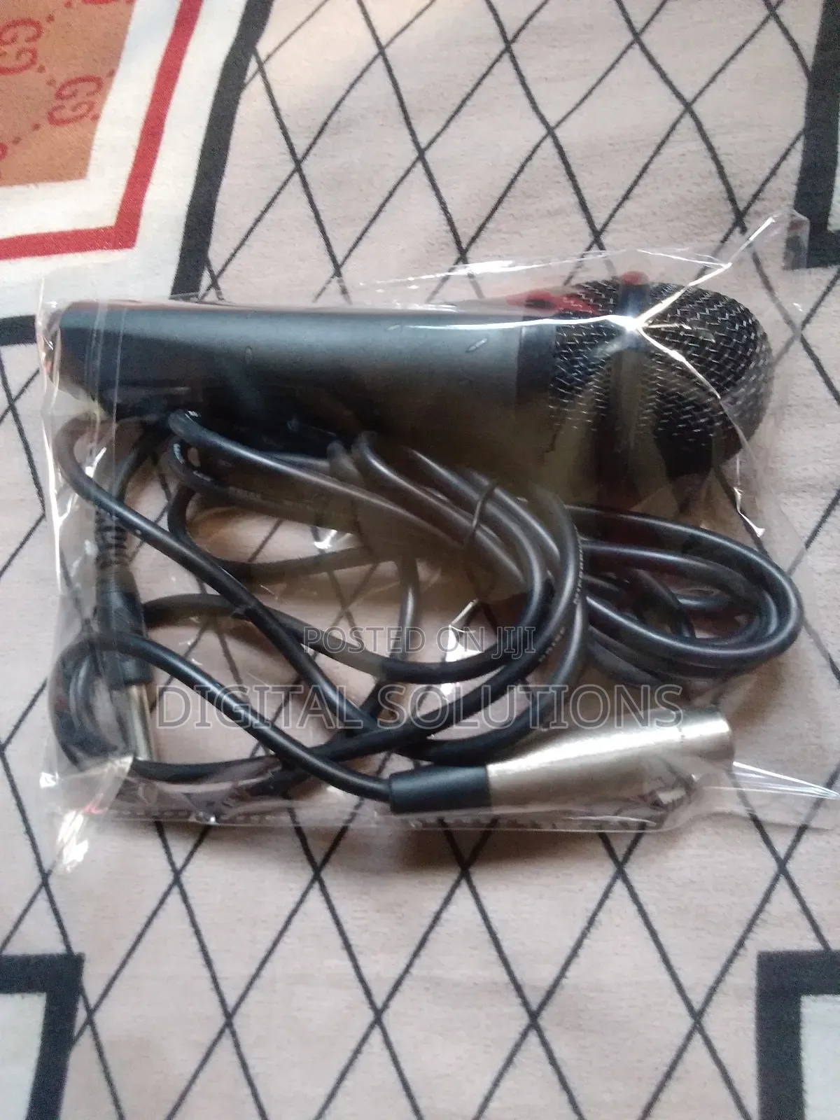 Best Quality Wired Microphone (Classic Audio Output).