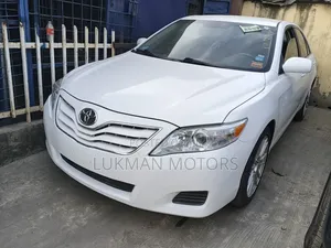 Toyota Camry LE V6 4dr Sedan (3.5L 6cyl 6AM) 2010 White