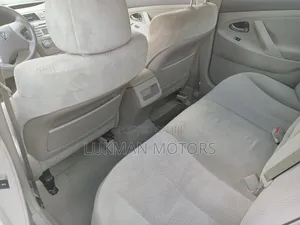 Toyota Camry LE V6 4dr Sedan (3.5L 6cyl 6AM) 2010 White