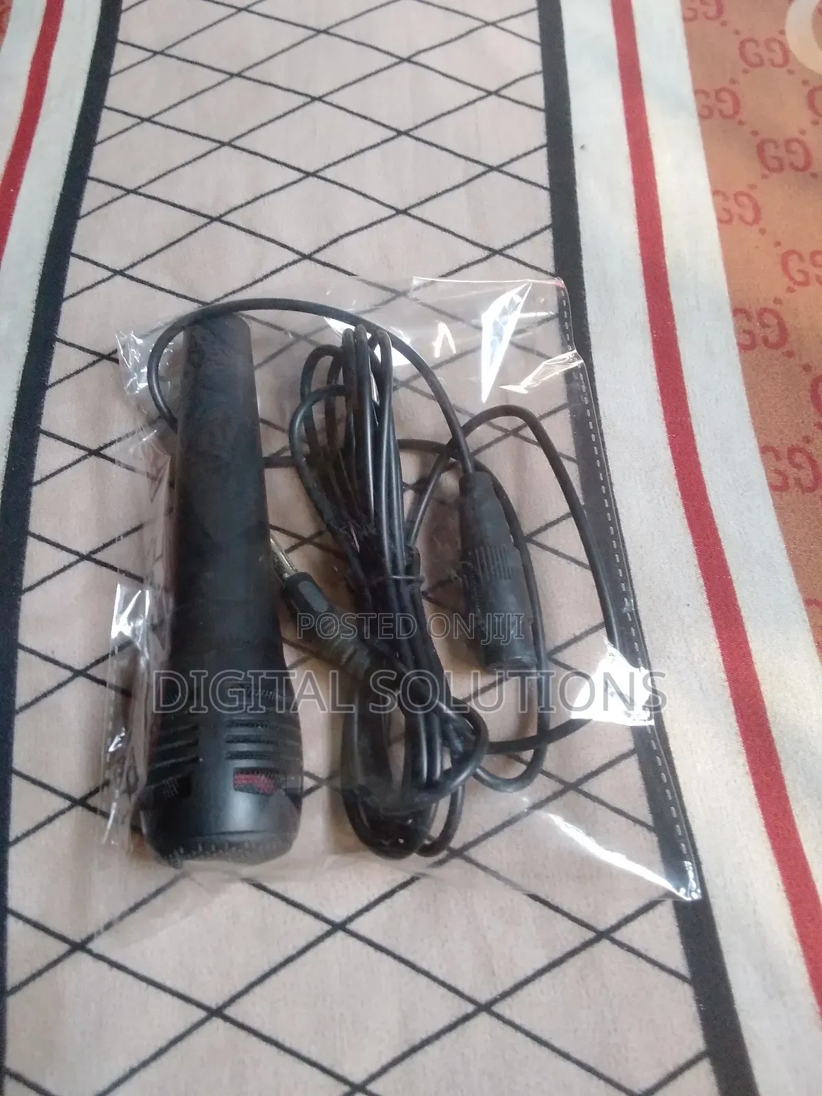 High Quality Wired Microphone (Maximum Output).