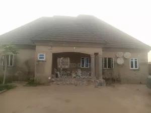 4bdrm Bungalow in Sabon Lugbe for sale