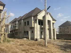6bdrm Duplex in Diamond, Lugbe District for sale