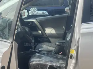 Toyota RAV4 LE 4dr SUV AWD (2.5L 4cyl 6A) 2015 Silver