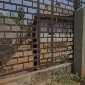 3bdrm Bungalow in Oshimili South for sale