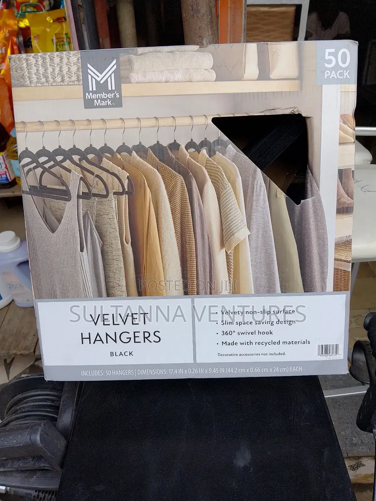Member's Mark Velvet Hangers (50 Counts)