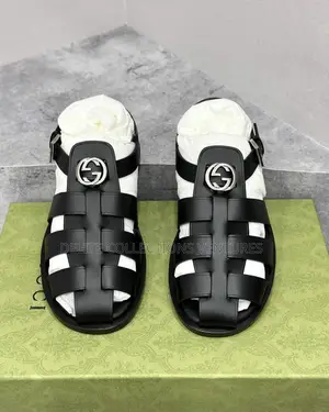 Gucci Men's Leather Sandal With Buckle