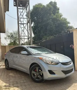 Hyundai Elantra 2012